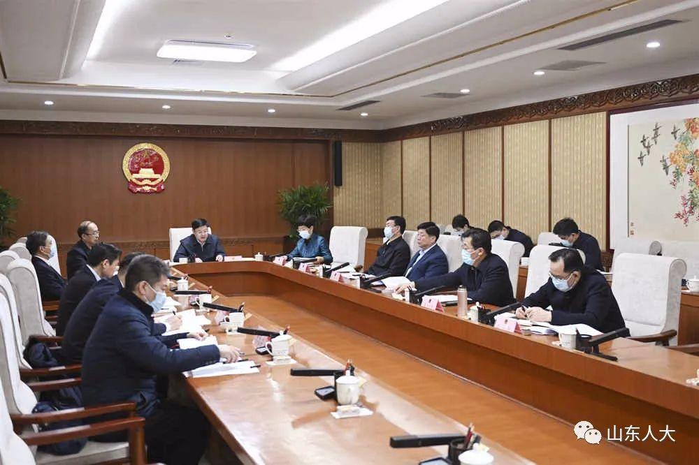 最新时事政治新闻，自然之旅探寻内心平和与宁静